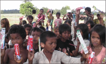 LESSOR FALL 2014 - FAIR CAMBODIA CHILDREN WITH PASTE